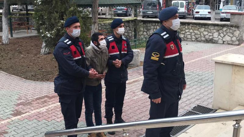 Eskişehir'deki hırsız, marketten 615 paket sigara çaldı