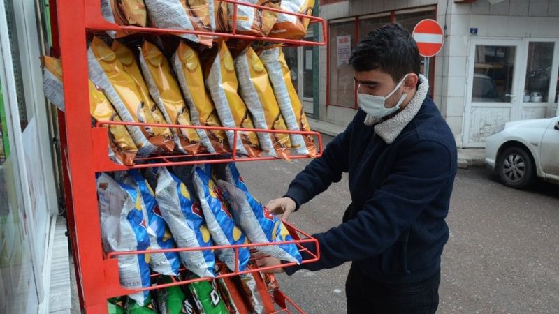 Ordu'da sürüklenen cips standının hızına yetişemedi