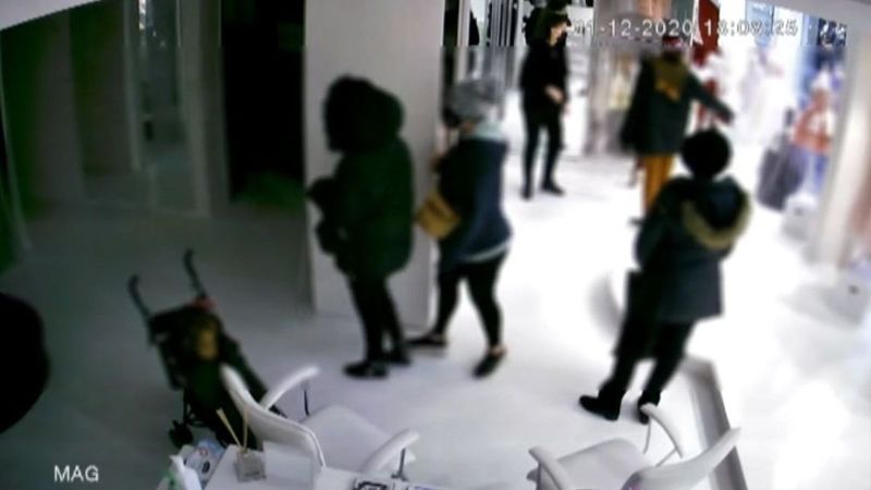 Fatih'te çanta çalan hamile hırsız kamerada