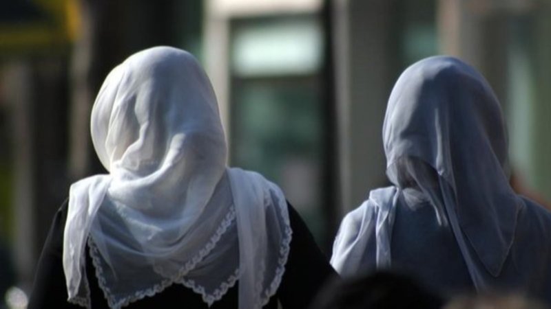 Fransa'da başörtü yasağı hazırlığı