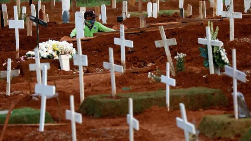 İngiltere'de korona nedeniyle son 24 saatte 1200 kişi öldü