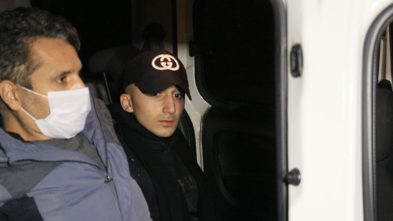 Adana'da iş yerine molotof atan şahıs yakalandı