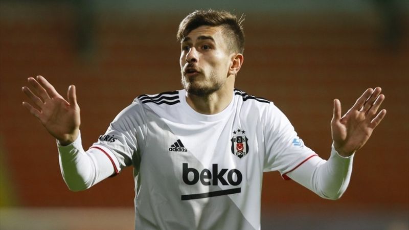 Beşiktaş'ta Dorukhan Toköz direkt kırmızı kart gördü