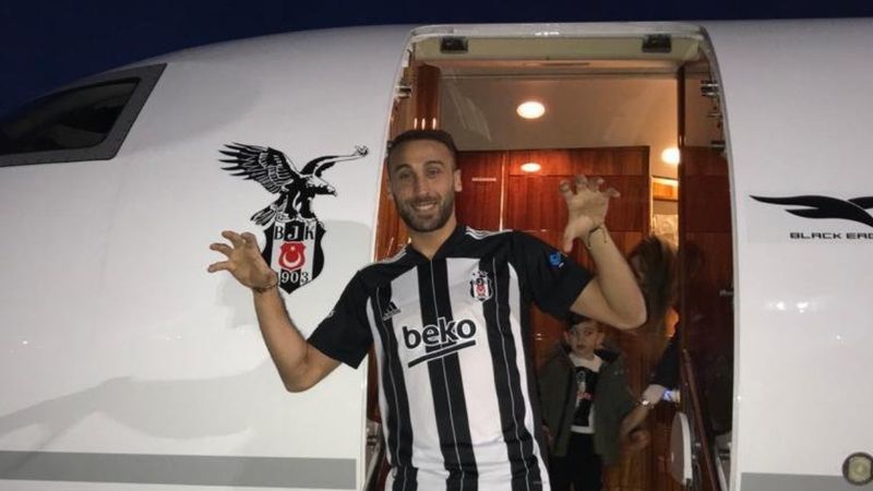 Cenk Tosun, Beşiktaş formasıyla poz verdi