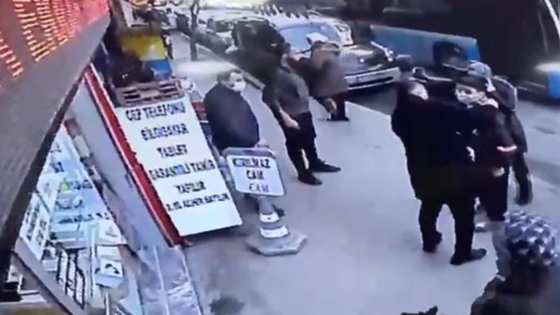 Şişli'de çantadan 10 bin lira çalan yankesici, esnafa yakalandı