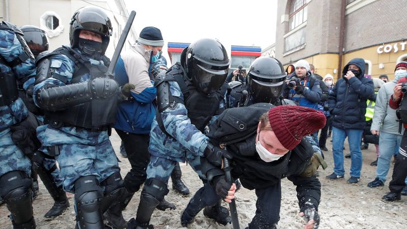 Rusya'da düzenlenen protestolarda binlerce kişi gözaltına alındı