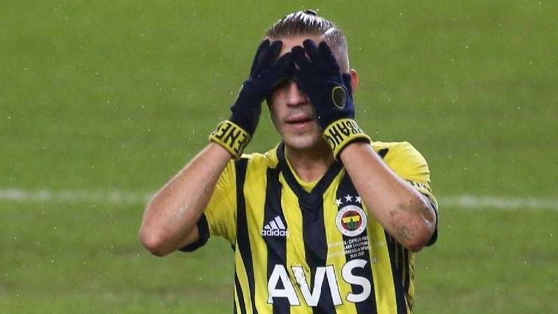 Dimitris Pelkas en az 2 hafta yok