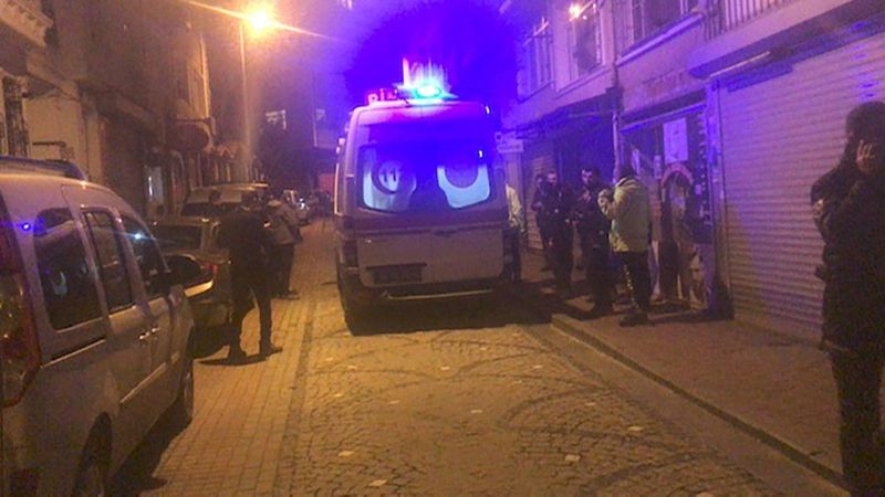 Fatih'te bekçiye araba çarptı