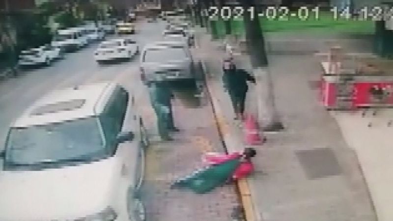 Avcılar'da iş adamına silahlı saldırı kamerada
