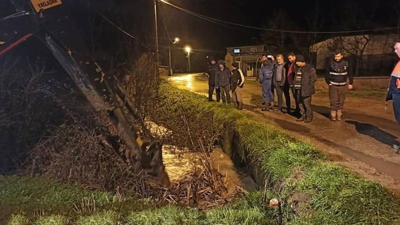 Tekirdağ'da şiddetli sağanak hayatı olumsuz etkiledi