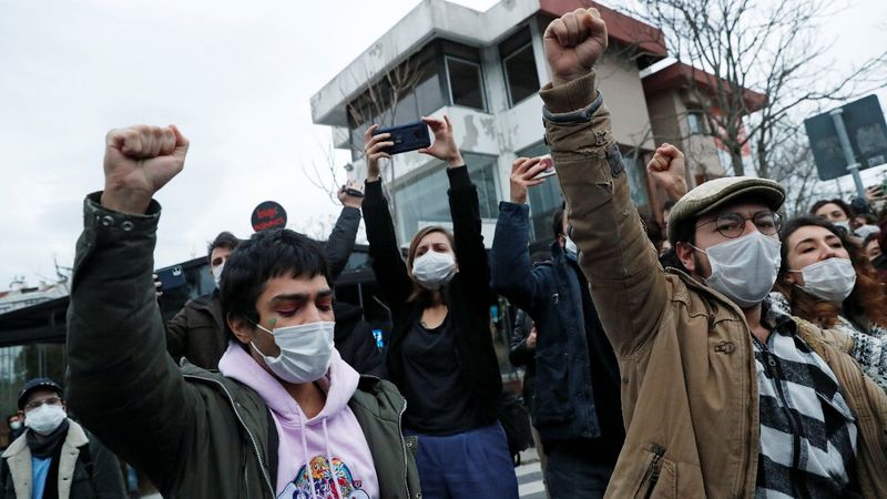 Gezi tayfası aşağı bakmayacağız diyor