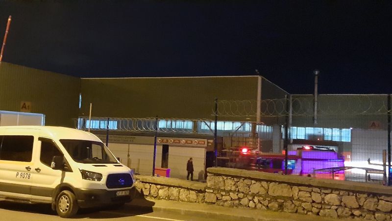 Kocaeli'de bir işçi forkliftin altında kaldı