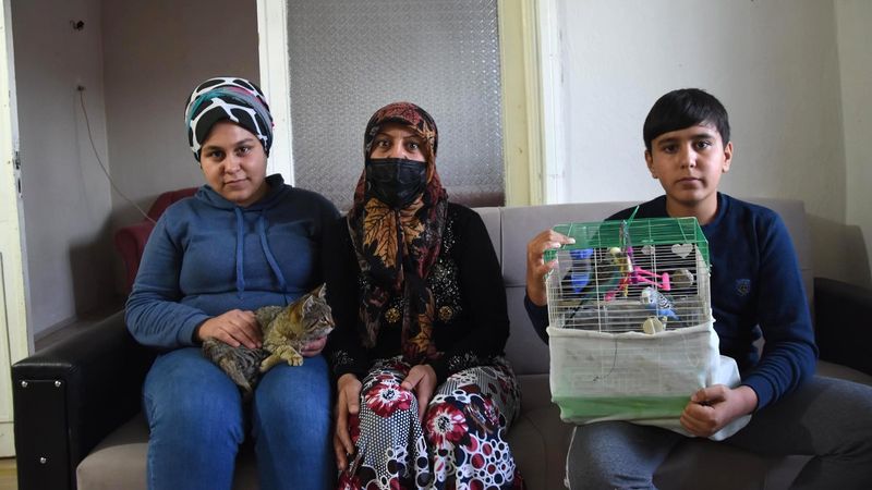 Kütahya'da evi yanan aileye yardım edildi