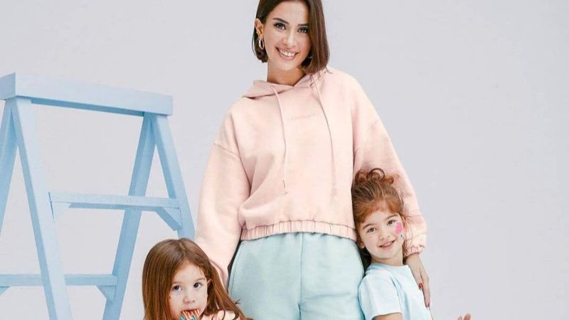 Buse Terim kızlarıyla poz verdi