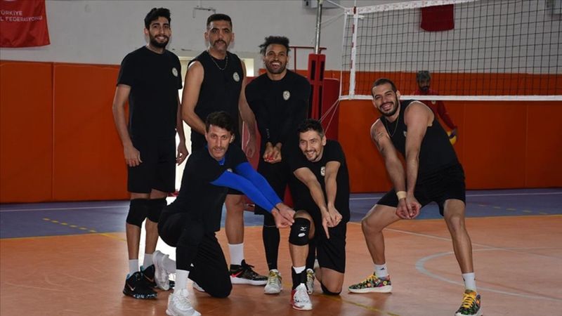 Cizre'nin gururu erkek voleybol takımı