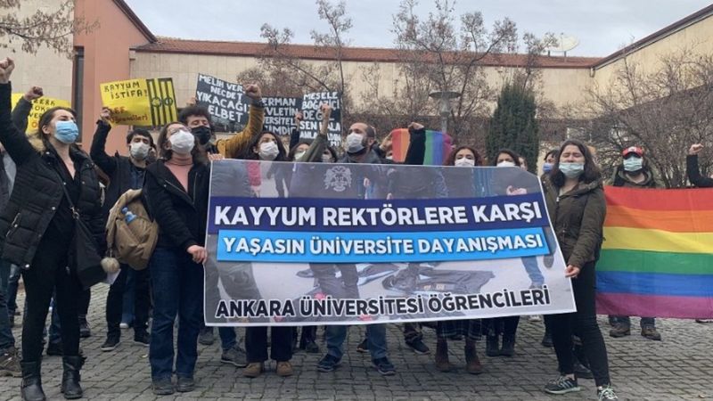 Ankara Üniversitesi'nde 'Mesele Boğaziçi değil' pankartı