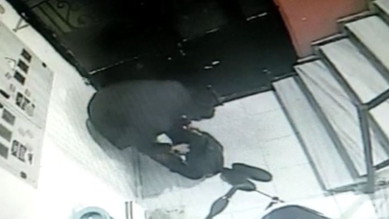 Gaziosmanpaşa'da apartmana giren ayakkabı hırsızı