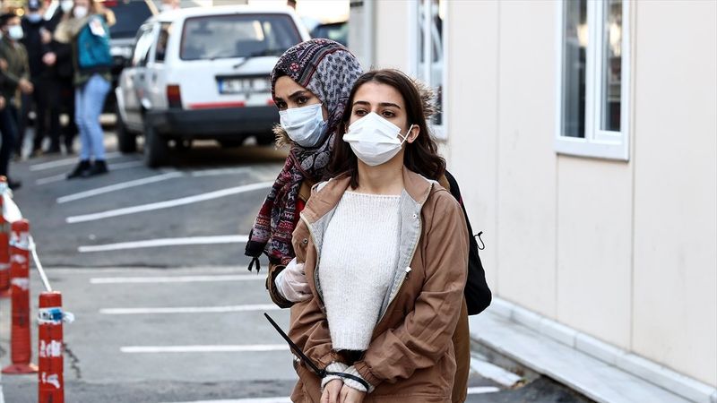 Kadıköy'deki olaylarda gözaltına alınan 23 şüpheli, adliyeye sevk edildi