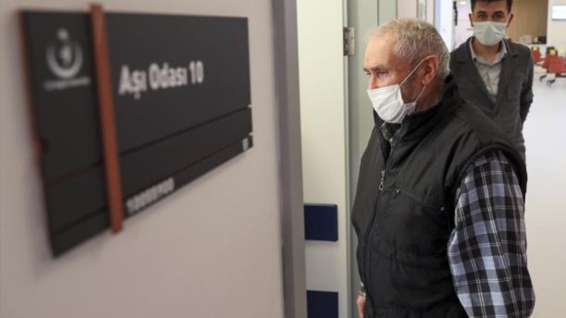 65 yaş ve üzeri ne zaman aşı olacak? 65 yaş üstü aşı randevusu nasıl alınır? e-Nabız korona aşısı sorgulama..