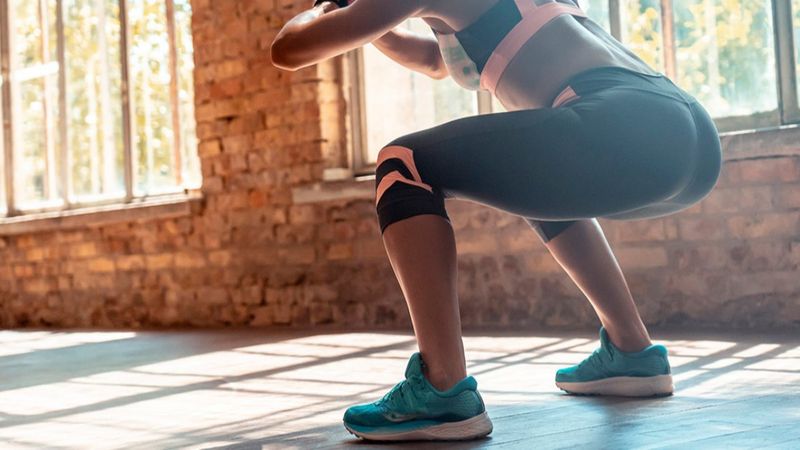 Squat hareketi nedir, nasıl yapılır? Squat ne işe yarar, hangi bölgeleri çalıştırır?