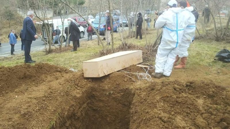 Yurt dışında koronadan ölen kişinin cenazesi Türkiye'de karıştı