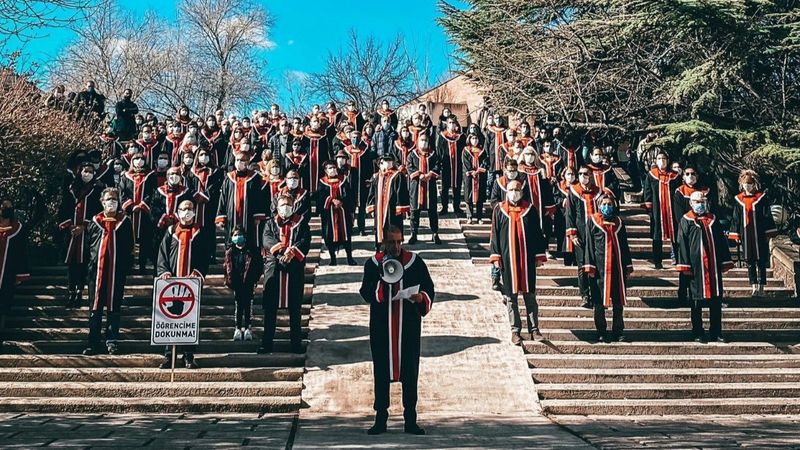 ODTÜ'lü akademisyenler Boğaziçi eyleminde