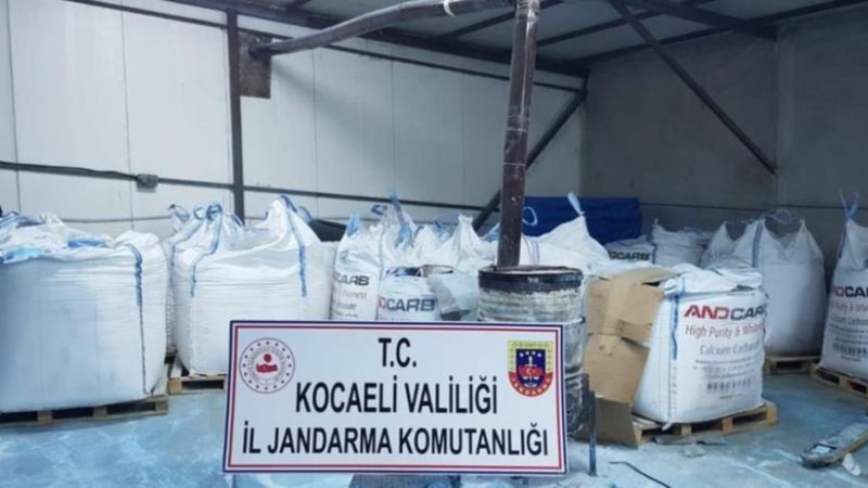 Kocaeli'de jandarma, sahte tarım ilacı imalathanesine baskın yaptı
