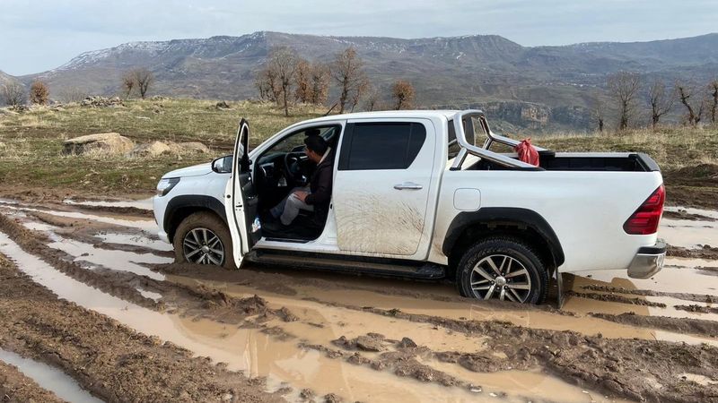 Adıyaman'da aşıya giden filyasyon ekibi çamura saplandı