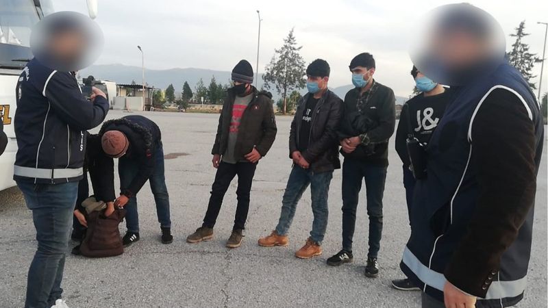 Osmaniye’de otobüsten, 6 kaçak göçmen çıktı