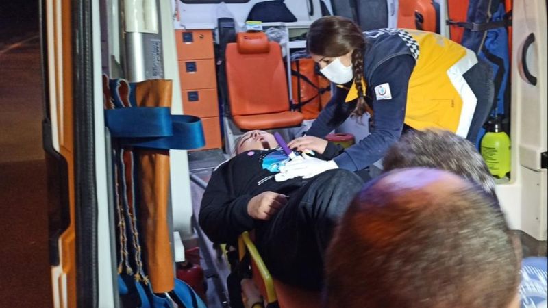 Bursa'da genç kız kendisini bıçaklayıp ambulans bekledi