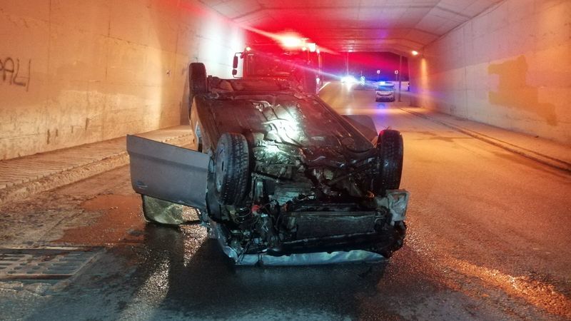 Kocaeli'de takla atan araçtan çıkan iki kişiye ceza