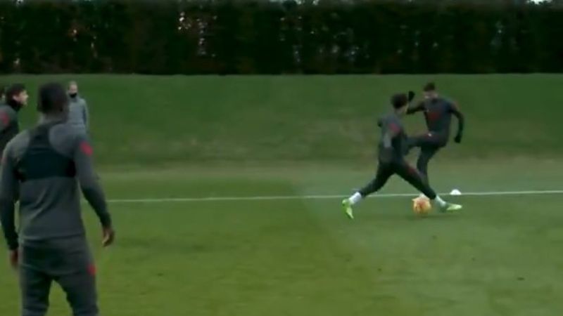 Ozan Kabak'tan Alexander Arnold'a bacak arası