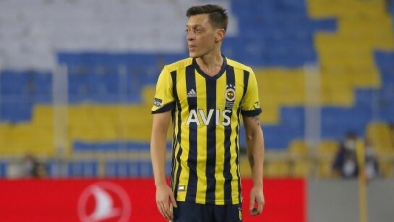 Mesut Özil: Yolumuz uzun ve inşallah sonu şampiyonluk