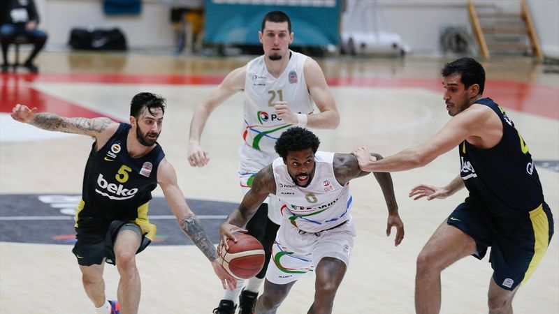 Fenerbahçe ligdeki 15. galibiyetini Petkimspor karşısında aldı