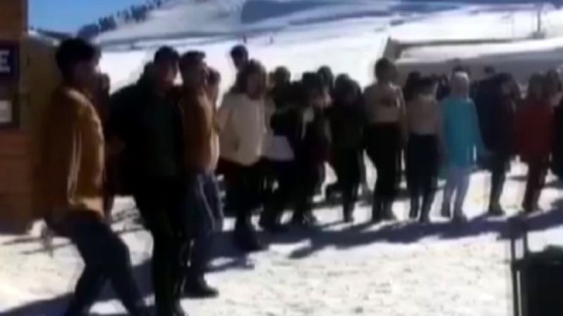 Kahramanmaraş'ta kayak merkezinde halay tepki çekti