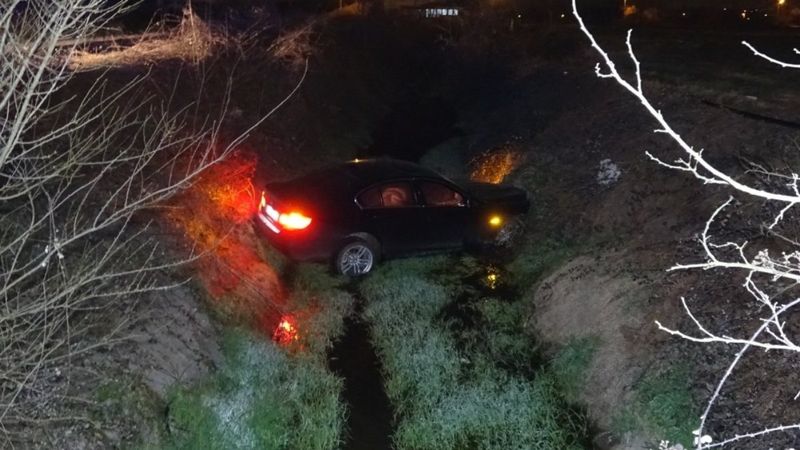 Düzce'de kanala uçan arabayı polis ekipleri buldu