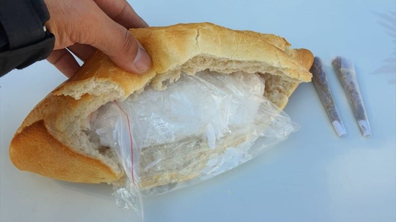 Ankara'da ekmeğin arasından uyuşturucu çıktı