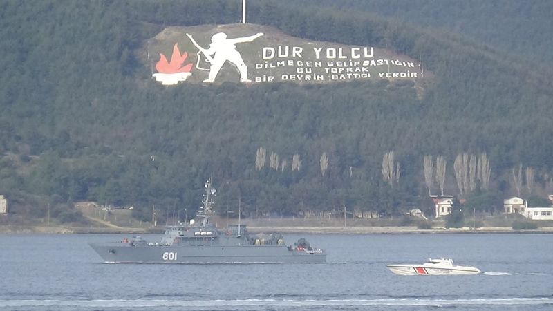 Rus mayın tarama gemisi, Çanakkale Boğazı'ndan geçti