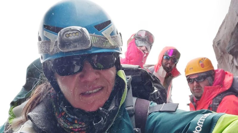 Ağrı Dağı'na çıkan dağcılar, tipi nedeniyle zirveye tırmanamadı