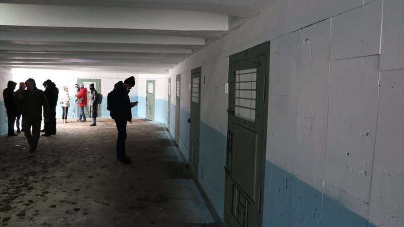 Ukrayna'da Kırımlı tutukluları alt geçidi hapishaneye çevirerek andılar