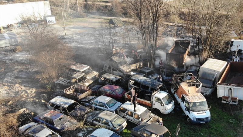 Sakarya'da arazide yakılan ateş yangına sebep oldu