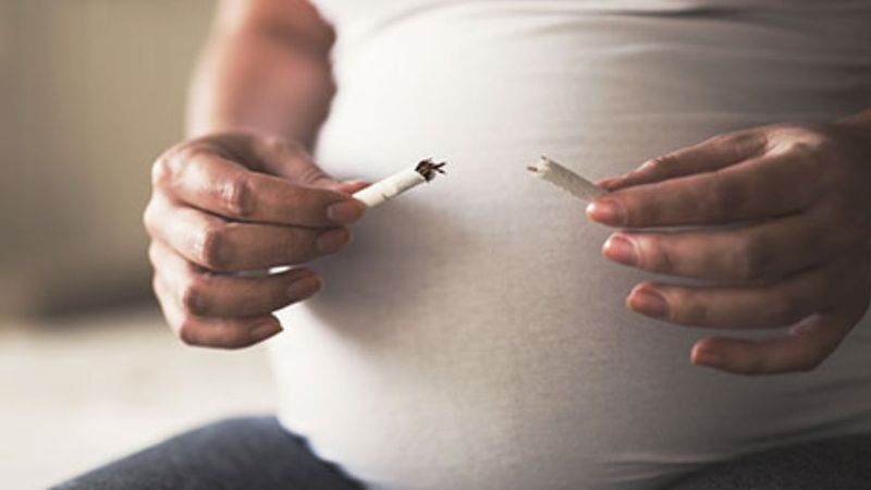 Hamileyken sigarayla bebeğinizi zehirlemeyin