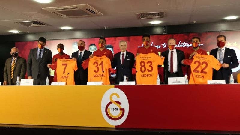 Galatasaray'da yeni transferlerin imza töreni
