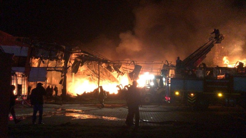 Mersin'de 200 kişinin çalıştığı fabrikada yangın