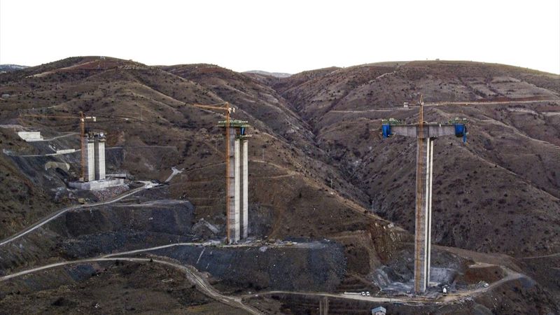 Türkiye'nin en yüksek ayaklı viyadüğü: Eğiste
