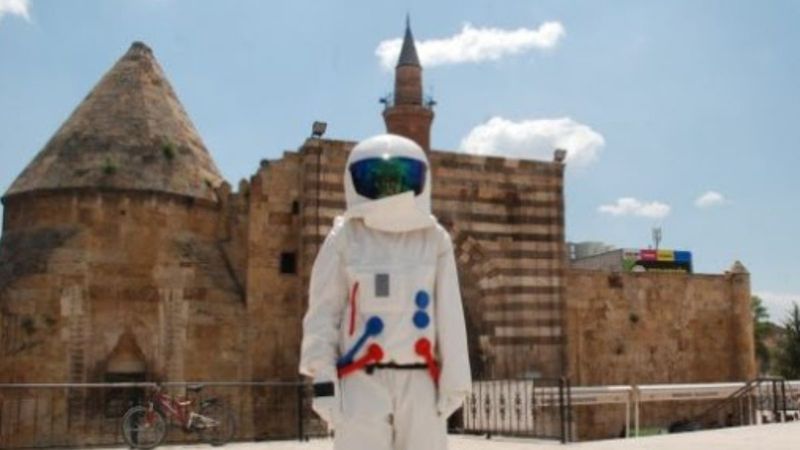 Türk devlet adamı Cacabey kimdir, neler yaptı? Türklerin ilk rasathanesi Cacabey Medresesi nerededir?