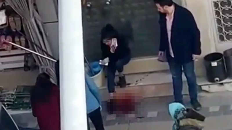 Afyonkarahisar'daki baba, 16 yaşındaki kızını sokakta bıçakladı