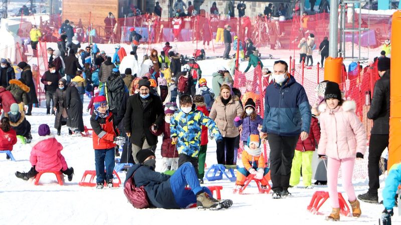 Palandöken pistlerinin yüzde 70'i tatilcilerle doldu