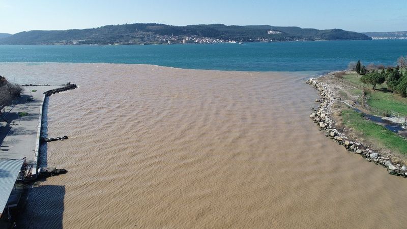 Çanakkale Boğazı'na çamur aktı