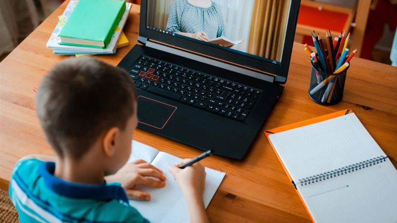 Koronavirüsün İngiltere mutasyonu, okulların açılmasını engelledi